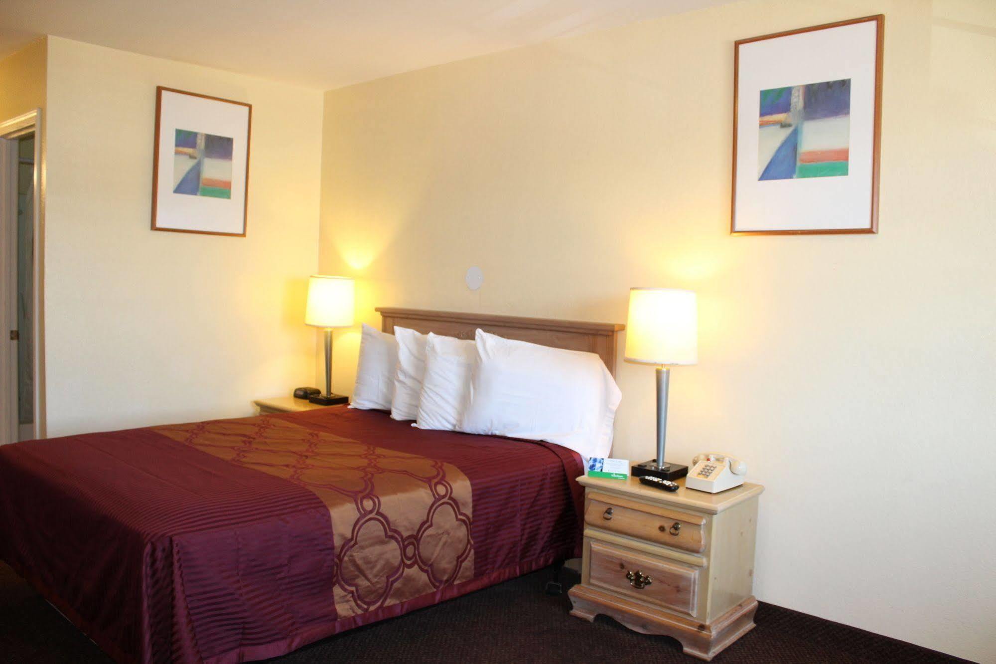 ארויו גראנדה Beachway Inn מראה חיצוני תמונה