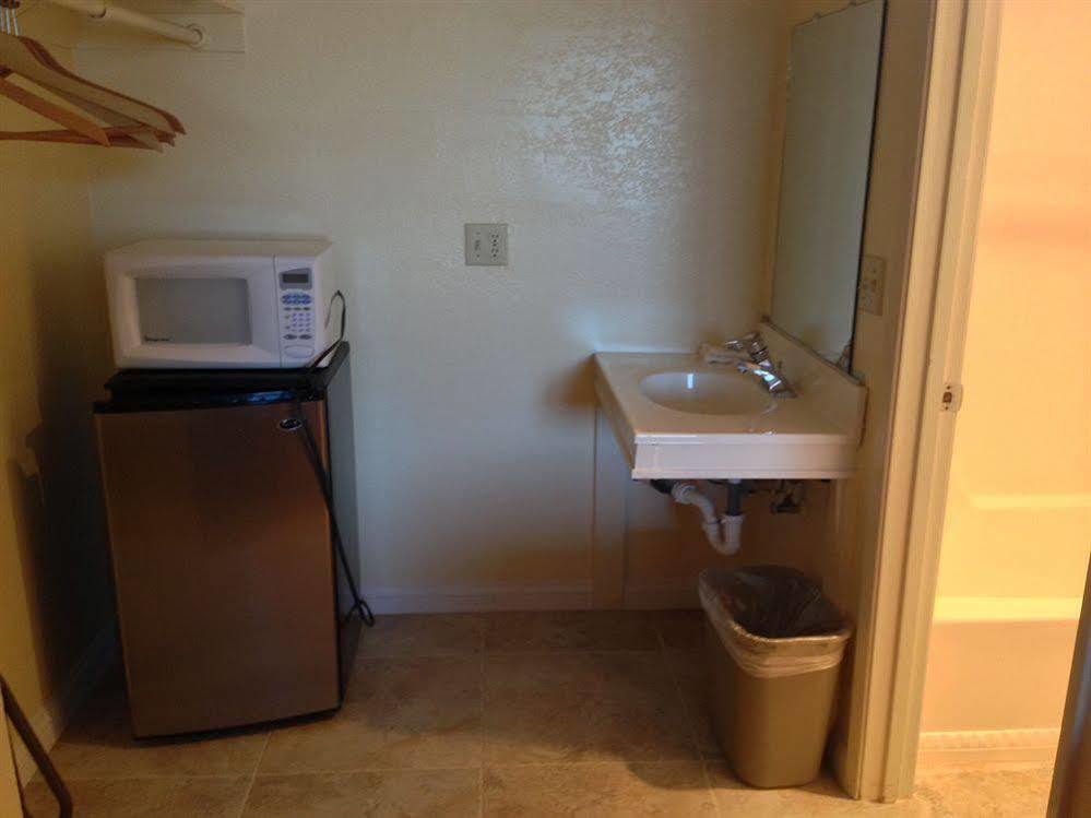 ארויו גראנדה Beachway Inn מראה חיצוני תמונה