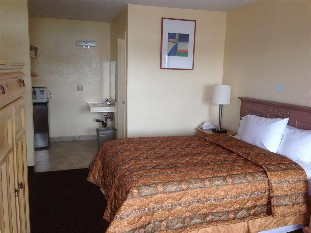 ארויו גראנדה Beachway Inn מראה חיצוני תמונה